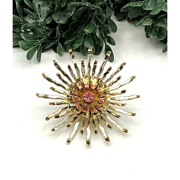 Vintage Gold-Tone Starburst Brooch With Pink Rhinestone Center - Picture 1 of 4
